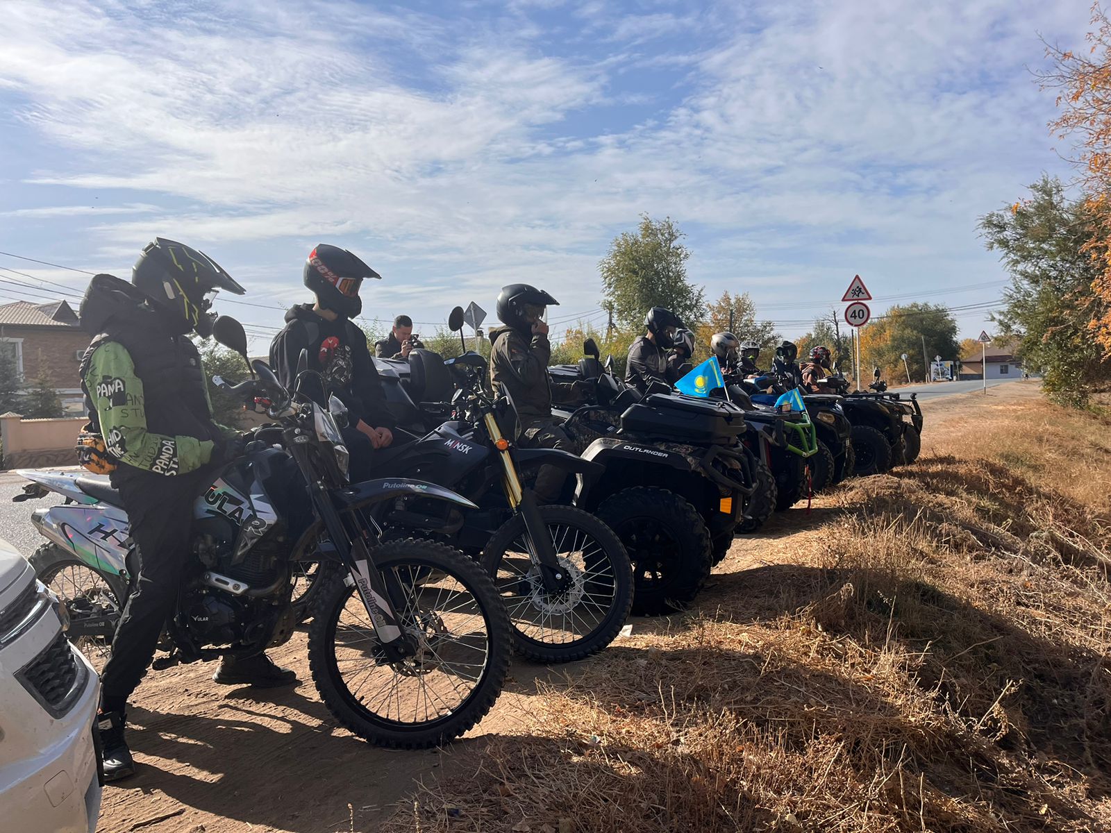 Жители села в ЗКО приехали на референдум на квадроциклах и мотоциклах